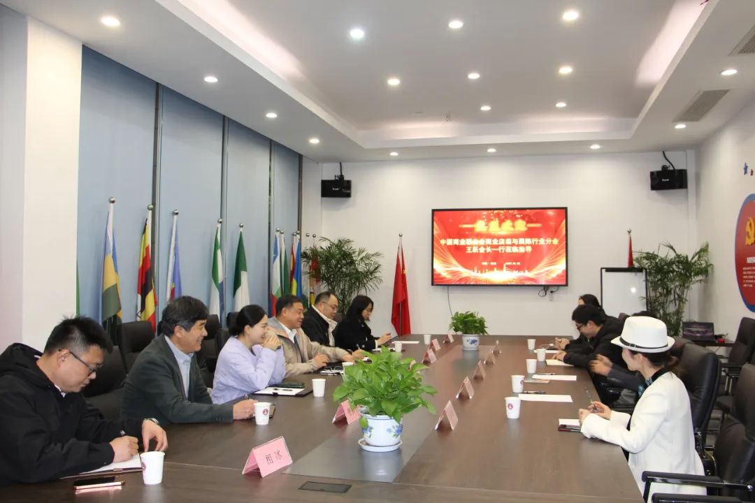中國商聯(lián)商業(yè)店裝與展陳行業(yè)分會會長王躍一行到訪浙江工商大學創(chuàng)業(yè)園參觀交流、共促發(fā)展